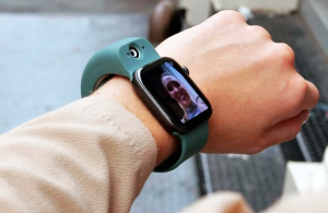 7 accessoires élégants pour rehausser votre Apple Watch