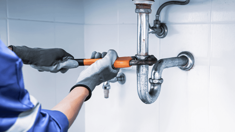 Plombier urgent à Bruxelles et Liège : trouvez la meilleure solution rapidement